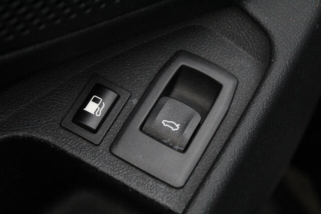 BMW 3-SERIE Touring 330e LEER,SPORTSTOELEN,TREKHAAK