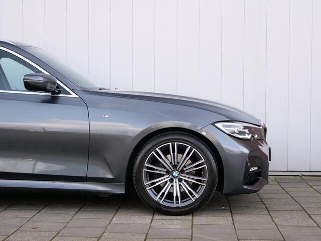 BMW 3-SERIE Touring 320d High Executive Edition M-sport Automaat Camera / Stoelverwarming / 18 Inch