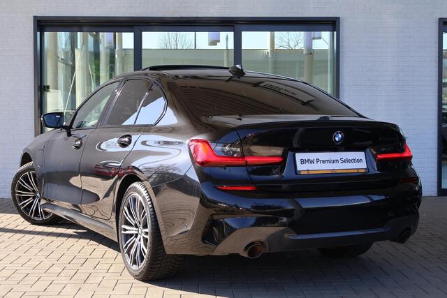 BMW 3-SERIE 330e High Executive | M Sport | Harman Kardon | Driving Assistant Professional | Stoel & Stuurverwarming