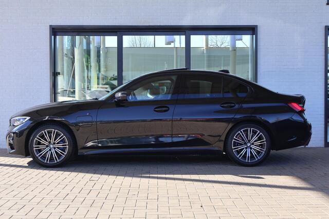 BMW 3-SERIE 330e High Executive | M Sport | Harman Kardon | Driving Assistant Professional | Stoel & Stuurverwarming