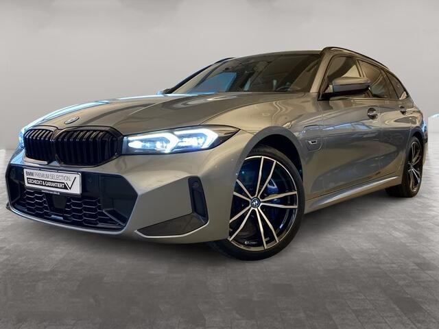 BMW 3-SERIE Touring 330e M-SPORT (LCi) ** LED, NAVI+, HuD, ACC, H&K SOUND, 19-inch LMV, M-REMMEN ** 1e EIG - UNFALLFREI ** ** INFORMEER OOK NAAR ONZE AANTREKKELIJKE FINANCIAL-LEASE TARIEVEN **