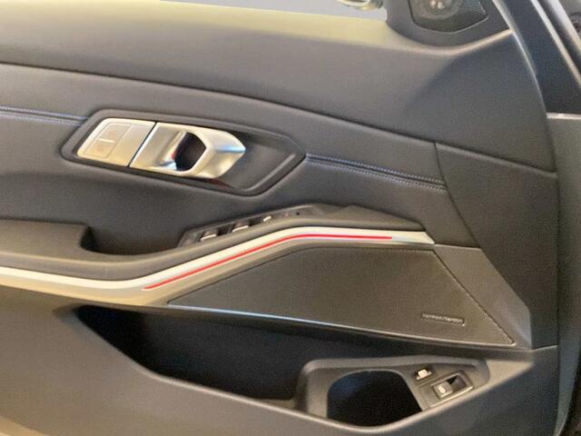 BMW 3-SERIE Touring 330e M-SPORT (LCi) ** LED, NAVI+, HuD, ACC, H&K SOUND, 19-inch LMV, M-REMMEN ** 1e EIG - UNFALLFREI ** ** INFORMEER OOK NAAR ONZE AANTREKKELIJKE FINANCIAL-LEASE TARIEVEN **