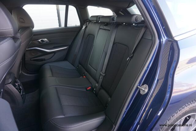 BMW 3-SERIE Touring 318i Sportline | Carplay | Dealerauto | Camera | 4cilinder