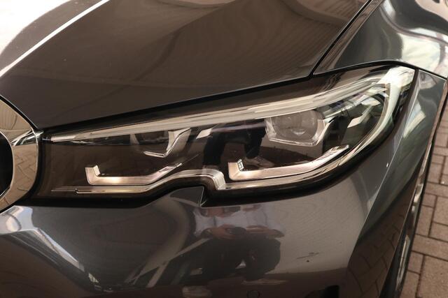 BMW 3-SERIE Sedan 318i Sport Line HiFi System / Sportstoelen / Adaptieve Led Koplampen / Shadow Line