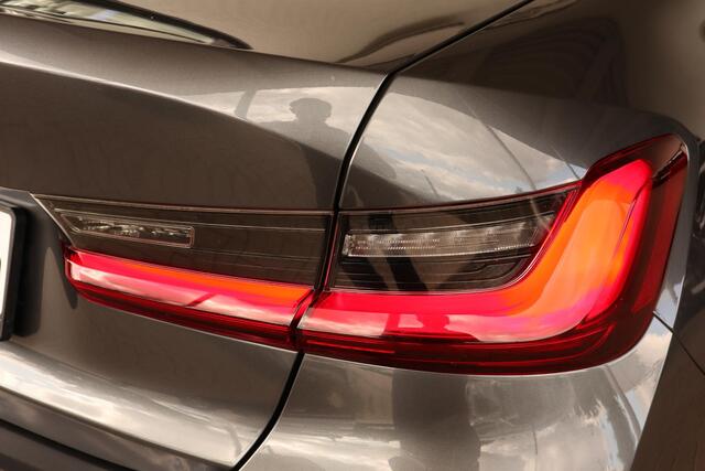 BMW 3-SERIE Sedan 318i Sport Line HiFi System / Sportstoelen / Adaptieve Led Koplampen / Shadow Line