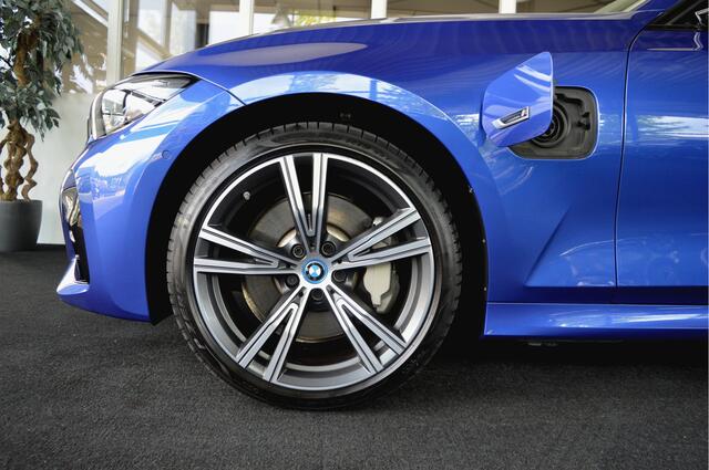 BMW 3-SERIE Touring 330e Hybride M-Sportedition | M-Kuipstoelen !