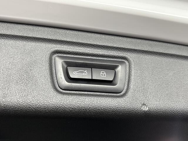 BMW 3-SERIE Touring 330e M-Sport | Panoramadak | Laser LED