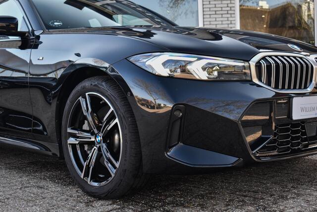 BMW 3-SERIE Touring 330i xDrive M-Sport ACC HiFi Stoelverwarming Apple