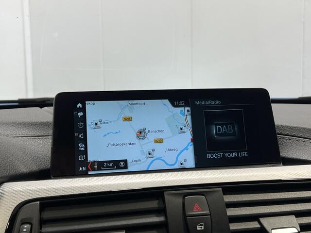 BMW 3-SERIE Touring 320i Edition M Sport Shadow Executive | Navigatie | Lederen Bekleding | Elektrisch Uitklapbare Trekhaak | Cruise Control | Airco |