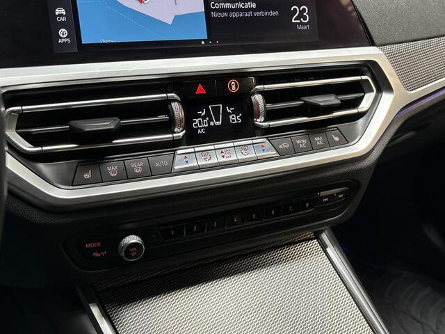 BMW 3-SERIE 320i M Sport 184Pk Automaat (APPLE CARPLAY, M PAKKET, LEDER/ALCANTARA, STOELVERWARMING, SPORTSTOELEN, GETINT GLAS, SFEERVERLICHTING, FLIPPERS, NIEUWE APK, NIEUWSTAAT)