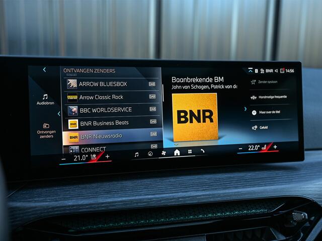 BMW 3-SERIE Touring 330e xDrive M sport Accu 19,5kWh | Trekhaak | Panorama dak | Active Cruise | Camera | Ambiance interieur