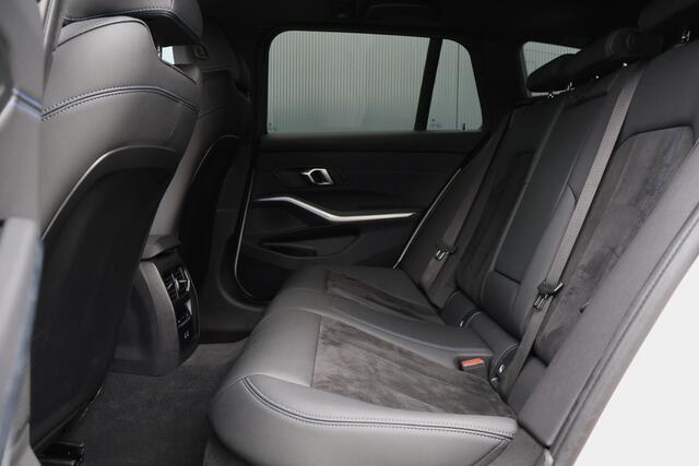 BMW 3-SERIE Touring 320e | M Sport LCI | Leer / Alcantara | Trekhaak afn. | Live Cockpit Plus | DAB+ | Stoelverwarming | M-Pakket