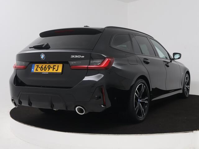 BMW 3-SERIE Touring 330e | M-Interieur & M- Exterieur | El. Trekhaak | Camera | Electrische Achterklep | Shadow Line |