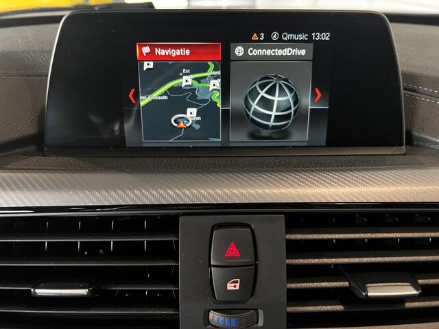 BMW 3-SERIE Touring 318i M Sport / Stoelverwarming / LED / PDC