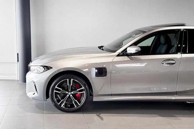 BMW 3-SERIE Sedan 330e | M Sport Pro | Glazen schuif-/kanteldak | Stoelverwarming | Comfort Access |