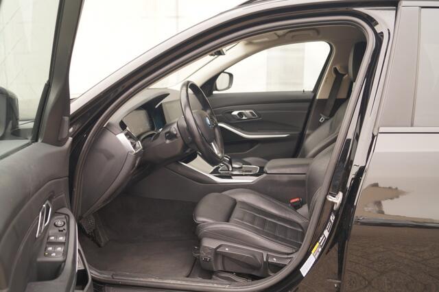 BMW 3-SERIE Touring 320e PHEV Business Edition -LEER-TREKHAAK-ECC-
