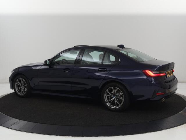 BMW 3-SERIE 320i High Executive Edition | Panoramadak | Leder | Stoel & Stuurverwarming | Adaptive Cruise | Sfeerverlichting