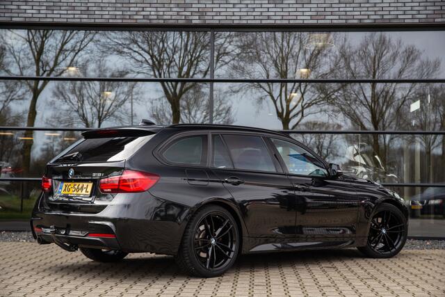 BMW 3-SERIE Touring 318i M Sport Edition , Trekhaak, Leer, Carplay,