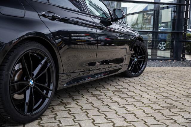 BMW 3-SERIE Touring 318i M Sport Edition , Trekhaak, Leer, Carplay,