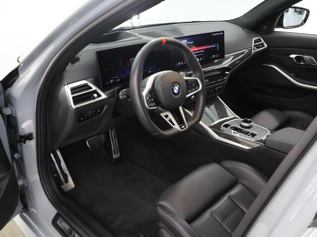 BMW 3-SERIE M340d xDrive | M-Pakket Pro | NL Auto | Schuif/Kanteldak | M-Sport Sportstoelen | Lederen Interieur | Curved Display | 360 Camera | Adaptieve Cruise Control | Ele. verstelbare stoelen + Geheugen | Harman/Kardon |