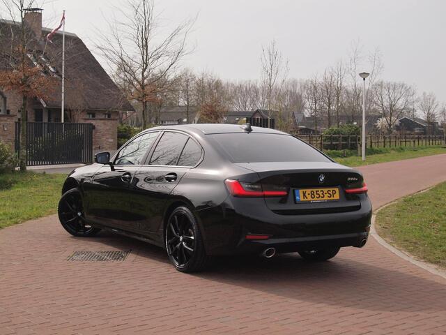 BMW 3-SERIE 330e | Panoramadak | Harman Kardon | Apple Carplay | Leer | 19 Inch |