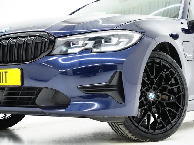 BMW 3-SERIE Touring 320e Shadow Line | Trekhaak | Adaptive Cruise | Memory | Stoelverwarming | PDC | Dodehoek | Carplay