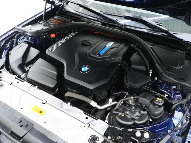 BMW 3-SERIE Touring 320e Shadow Line | Trekhaak | Adaptive Cruise | Memory | Stoelverwarming | PDC | Dodehoek | Carplay