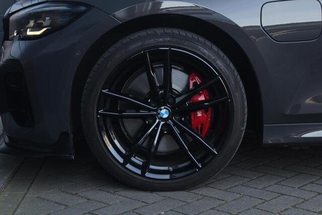 BMW 3-SERIE 330e xDrive M Sport | Panoramadak | Adaptief M onderstel | Adaptieve Cruise Control | Stoel en Stuurverwarming