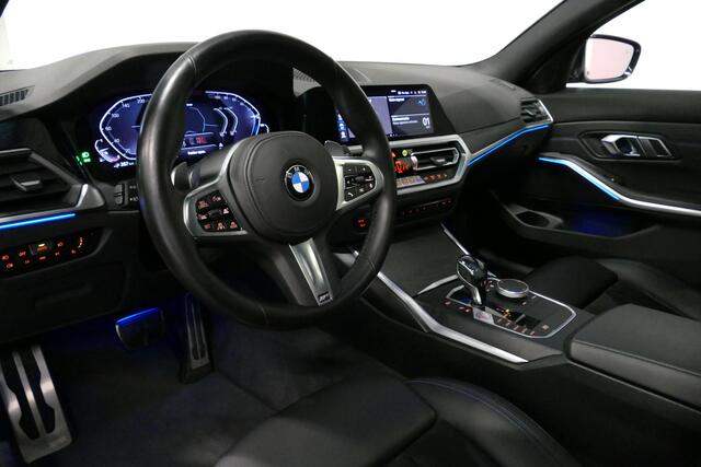 BMW 3-SERIE Touring 330e xDrive M Sport / M340i Diffuser / Black Diamond M grille / M340i M Sport bumper pakket / BMW Laser Light / Panoramadak / Premium kleur Dravitgrau / Elektr. verstelbare voorstoelen links met memory / Apple Carplay - Android Auto / Stoelverwar