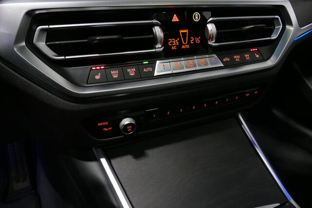 BMW 3-SERIE Touring 330e xDrive M Sport / M340i Diffuser / Black Diamond M grille / M340i M Sport bumper pakket / BMW Laser Light / Panoramadak / Premium kleur Dravitgrau / Elektr. verstelbare voorstoelen links met memory / Apple Carplay - Android Auto / Stoelverwar