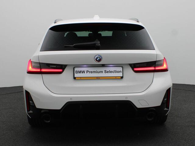 BMW 3-SERIE Touring 330e xDrive M Sportpakket Pro | Innovation Pack | Entertainment Pack | Comfort Access | DAB | HiFi | 18''