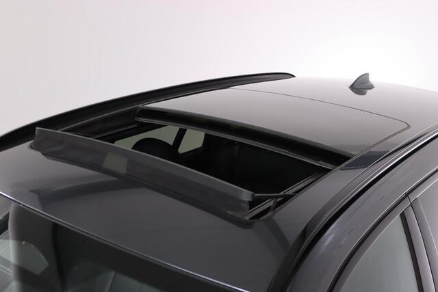 BMW 3-SERIE Touring 330e xDrive High Executive M-sport Panoramadak, Laser, Volleder, Memory, H&K, Individual