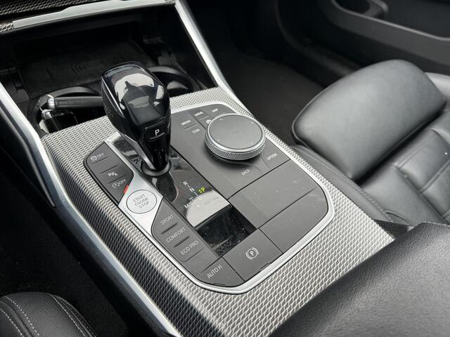 BMW 3-SERIE Touring 320i High Executive M-Sport | Panoramadak | Camera | Head-Up Display | DAB |