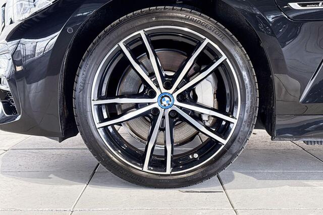 BMW 3-SERIE Touring 330e High Executive