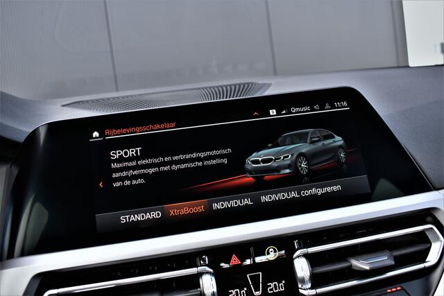 BMW 3-SERIE 330e 292pk Automaat High Executive Virtual/Carplay/Camera/Sportstoelen/Led/Leer/Pdc/Cruise/Lmv18"