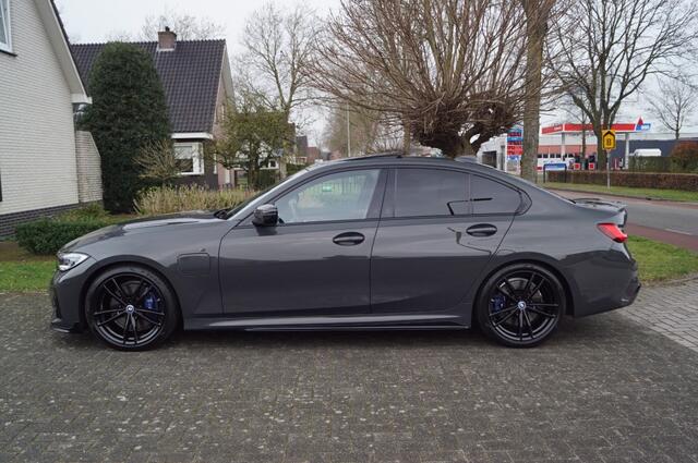BMW 3-SERIE 330e (292pk) M340I Look Laser/HUD/HenK/Pano/Carbon