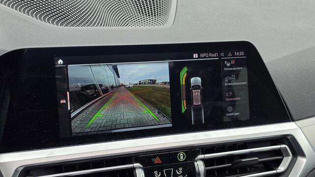 BMW 3-SERIE Touring 330i High Executive | Automaat | Pano | Leder | Stoelverwarming | PDC | Camera | Trekhaak |