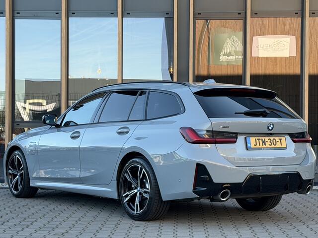 BMW 3-SERIE Touring 330e xDrive | M Sport | Panorama-Dak | Adaptieve Cruise | Head-u