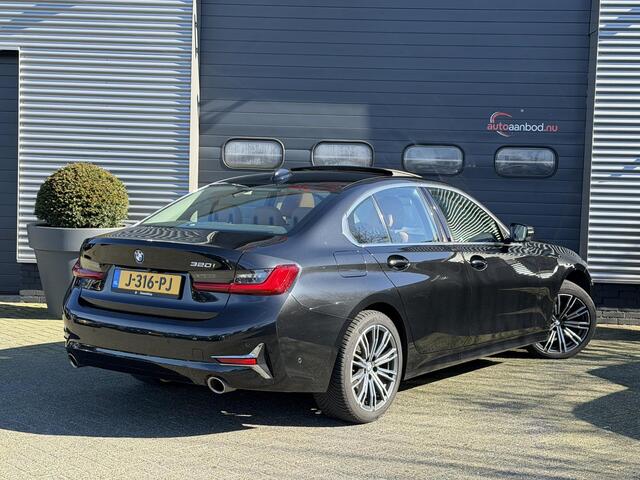 BMW 3-SERIE 320i High Executive | Panoramadak | Camera | Lederen Bekleding | Stoelverwarming | Sportstoelen |
