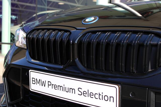 BMW 3-SERIE Touring 330e M Sport Automaat / Trekhaak / Sportstoelen / Comfort Access / Stoelverwarming / Cruise Control