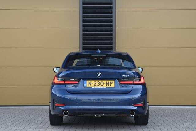 BMW 3-SERIE 318i Executive Edition * Sportstoelen * Hifi * Trekhaak * BMW Live Cockpit *