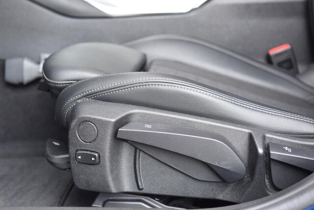 BMW 3-SERIE 318i Executive Edition * Sportstoelen * Hifi * Trekhaak * BMW Live Cockpit *