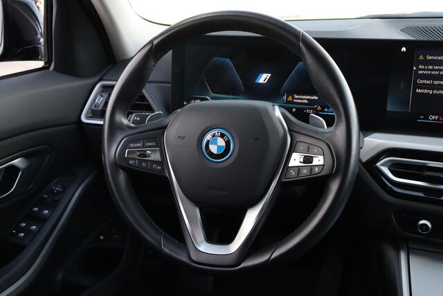 BMW 3-SERIE Touring 320e LCI PHEV | Widescreen | Elek. Trekhaak | Stoelverwarming | Navigatie | Carplay