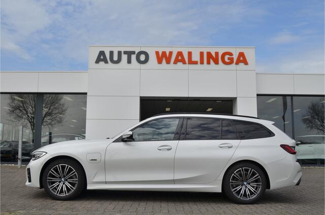 BMW 3-SERIE Touring 320e M Pakket | SOH 92%| Panoramadak | Leer | Adaptieve Cruise | 360 Camera | Nl Auto!