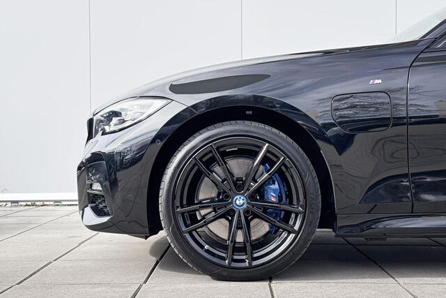 BMW 3-SERIE Sedan 330e eDrive Edition M-Sport / 19 inch / Stoelverwarming / Getinte Ramen / HiFi Audio