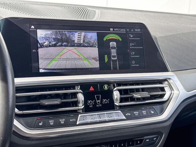 BMW 3-SERIE Sedan 330e eDrive Edition M-Sport / 19 inch / Stoelverwarming / Getinte Ramen / HiFi Audio