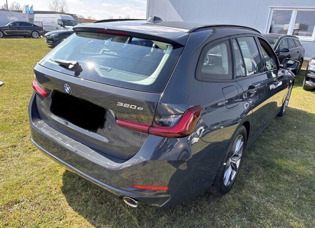 BMW 3-SERIE Touring 320e Business Edition Plus | Automatische Trekhaak | Adaptieve Cruise Control | Sportstoelen | Verwacht |