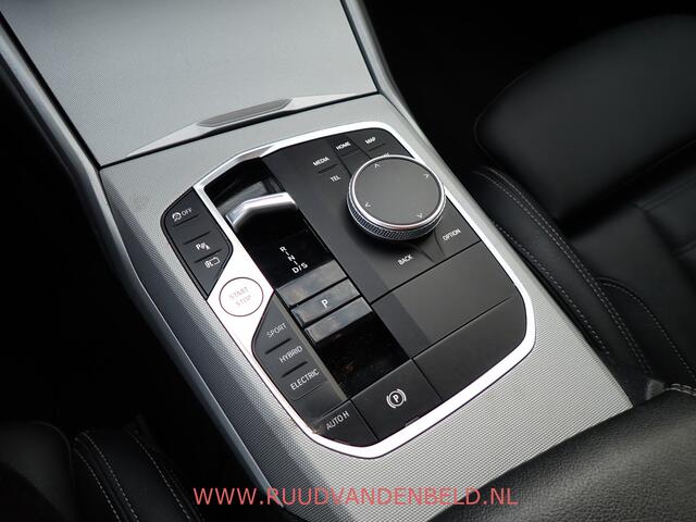 BMW 3-SERIE Touring 320e xDrive FACELIFT WIDESCREEN / CARPLAY / TREKHAAK / SPORTLEER
