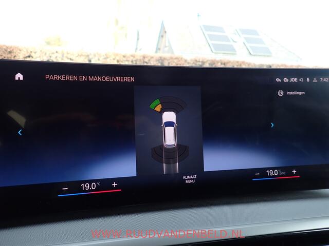 BMW 3-SERIE Touring 320e xDrive FACELIFT WIDESCREEN / CARPLAY / TREKHAAK / SPORTLEER