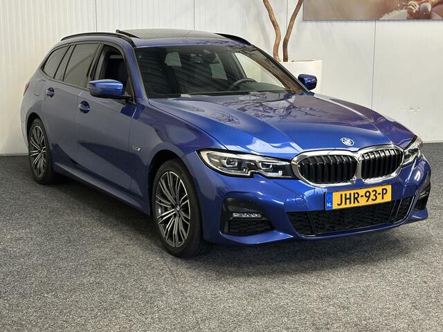 BMW 3-SERIE TOURING 330E XDRIVE 4X4 PHEV HIGH EXECUTIVE M PAKKET LEDER/ALCANTARA NAVIGATIE CRUISE CONTROL PANORAMA SCHUIF/KANTELDAK APPLE CARPLAY/ANDROID KEYLESS GO UITKLAPBARE TREKHAAK PDC ZEER MOOI !! 3010 Coen